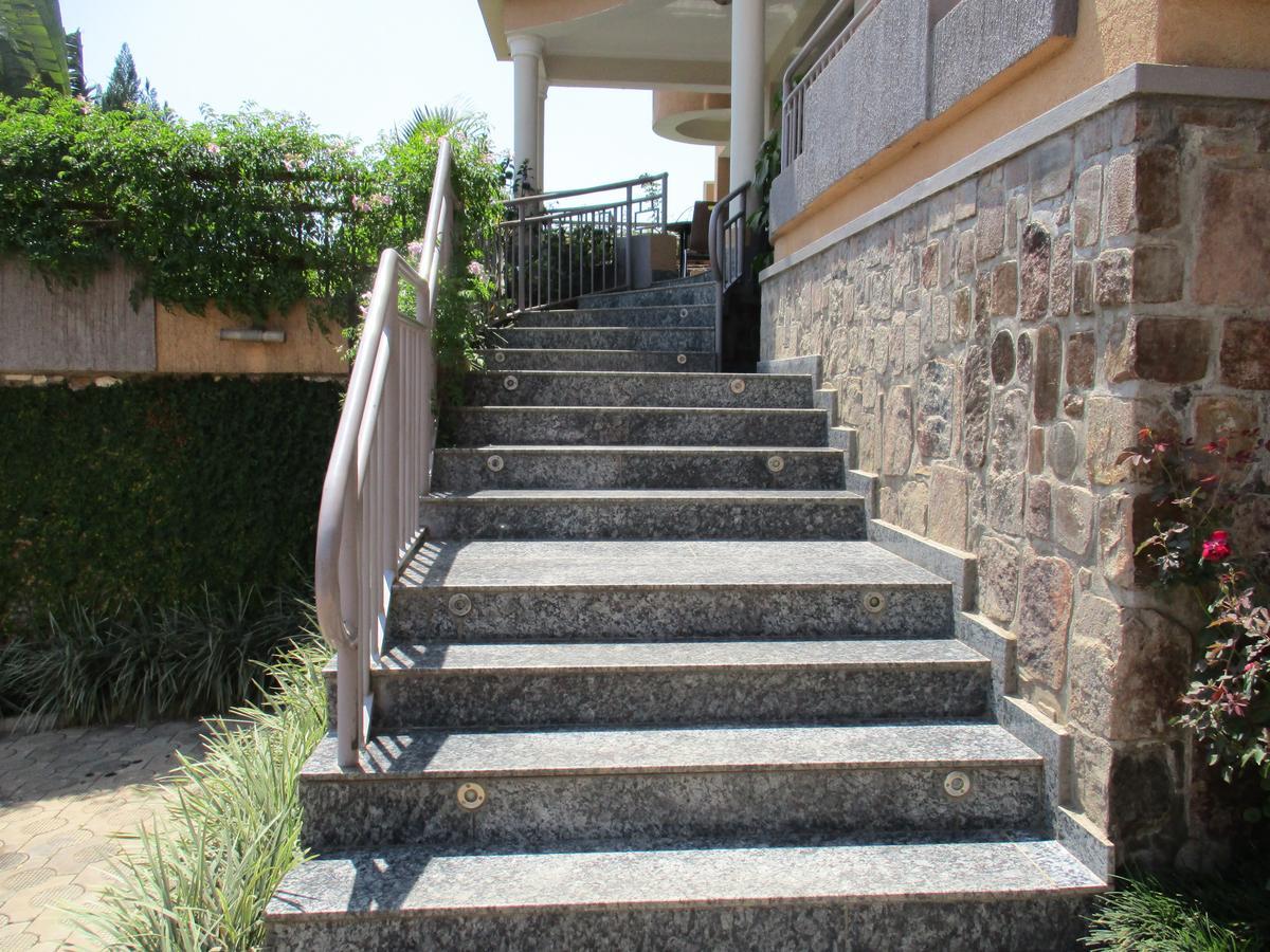 Amaris Hotel Kigali Exteriör bild